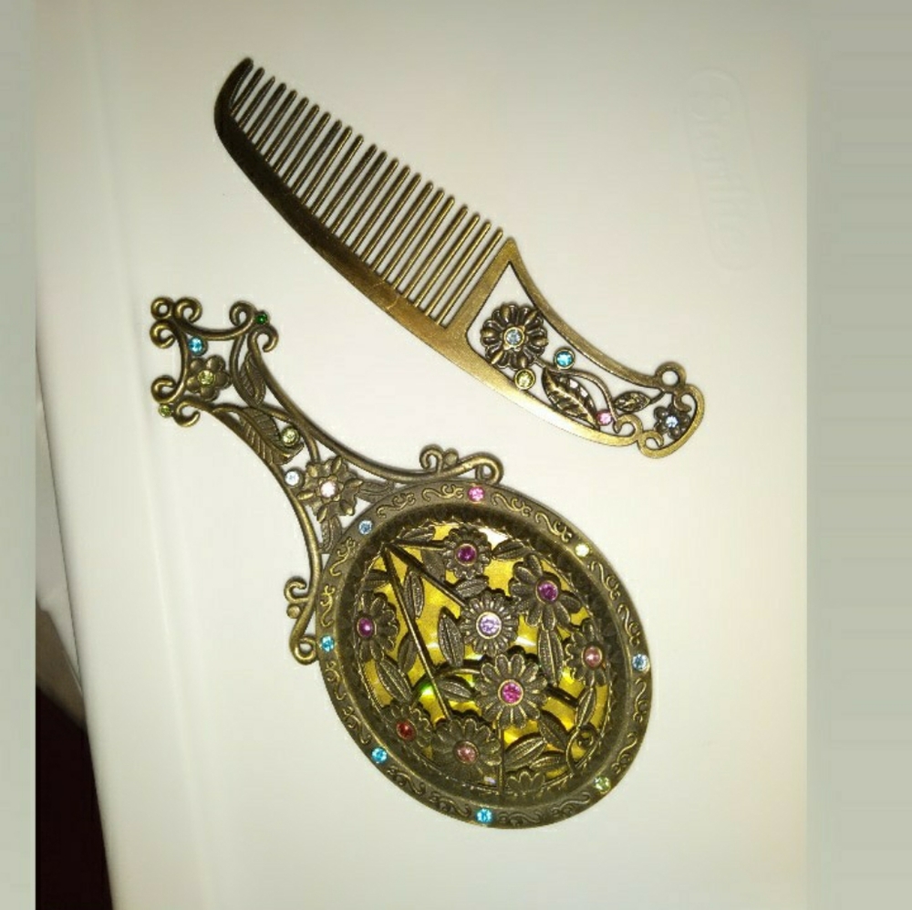 Mirror and Comb